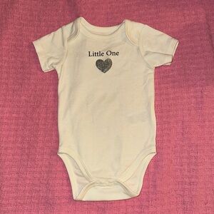 5 / $20 💖
Sterling Baby 12 to 18 month onesie never worn perfect condition